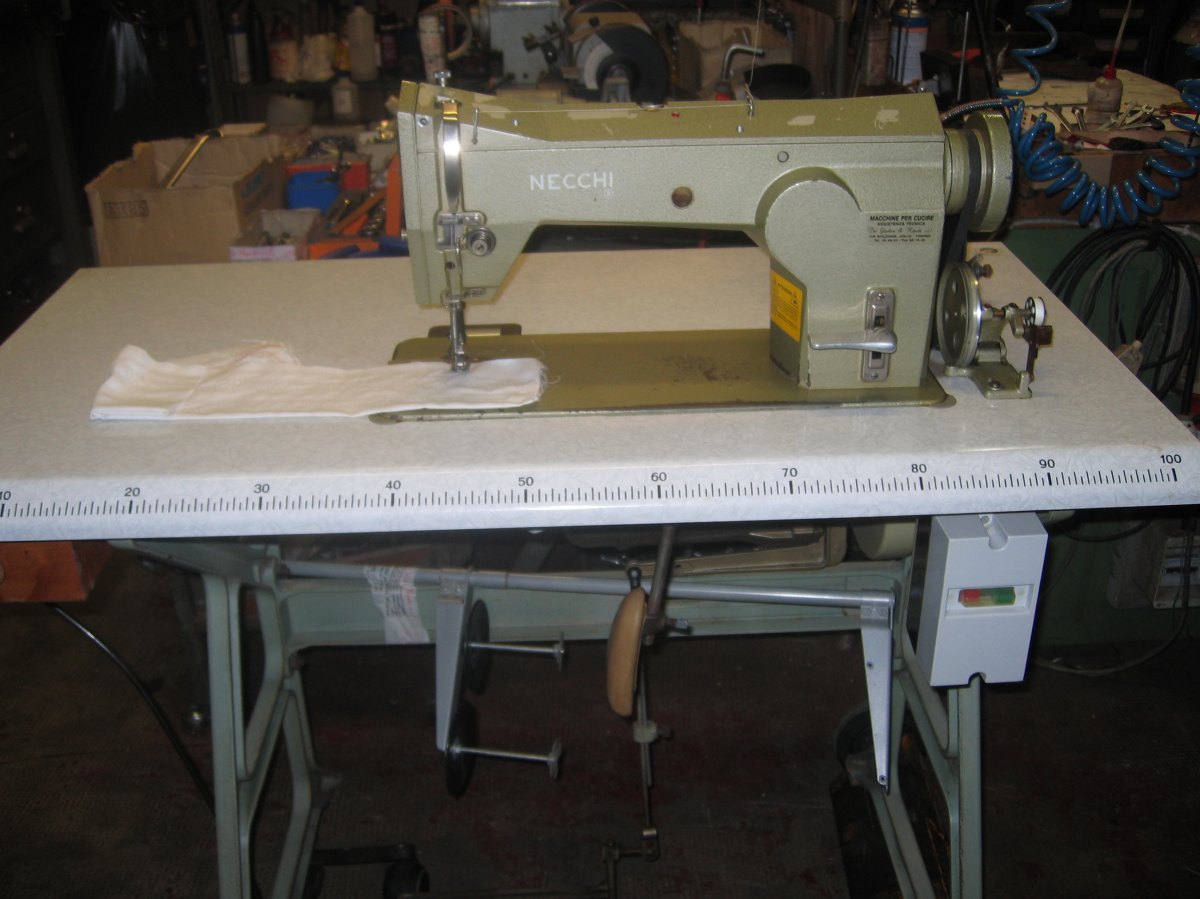 MACCHINA PER CUCIRE NECCHI 753-100 THREE STITCH mm.6,0