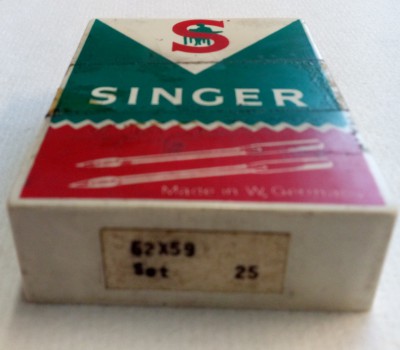 Singer - SCATOLA DA 25 AGHI SISTEMA 62x59 SINGER FINEZZA 90